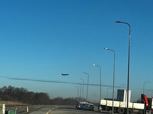 Kauniečius pakelti galvas į dangų privertė praskridę naikintuvai: garsas įspūdingas
