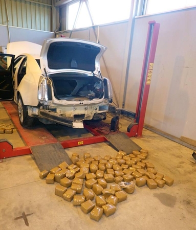 Ruso vairuotame „Cadillac“ – per šimtas kilogramų hašišo