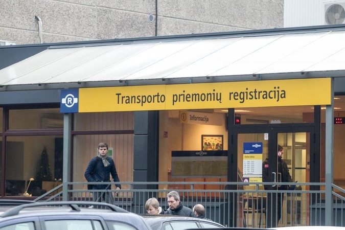Kritika registracijos mokesčiui: smogs neturtingiesiems, taršių automobilių nepakeis