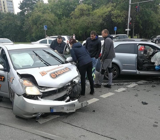 Netoli „Girstučio“ –  „Audi“ ir taksi automobilio avarija 
