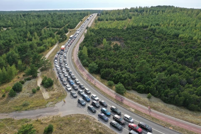 Keliantis į Klaipėdą – milžiniškos automobilių eilės 