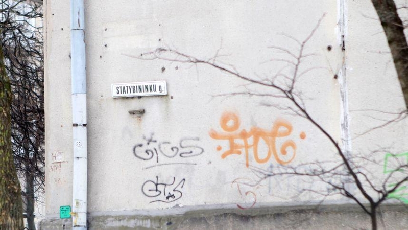 Vilniuje sienas aprašinėjęs vaikinas nubaustas laisvės apribojimu