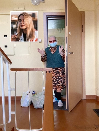 Savanorė Karolina (kairėje) ir senjorė Zita