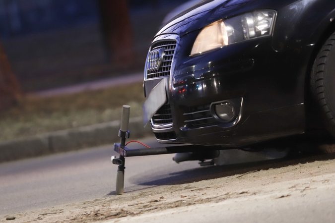 Skaudi nelaimė Kaune: perėjoje partrenktas elektriniu paspirtuku važiavęs vaikas
