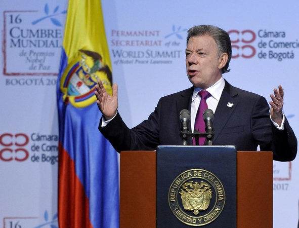 Nobelio premijos laureatai pliekia D. Trumpą