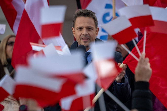 „Tai labai svarbūs rinkimai“: lenkai keliauja prie balsadėžių