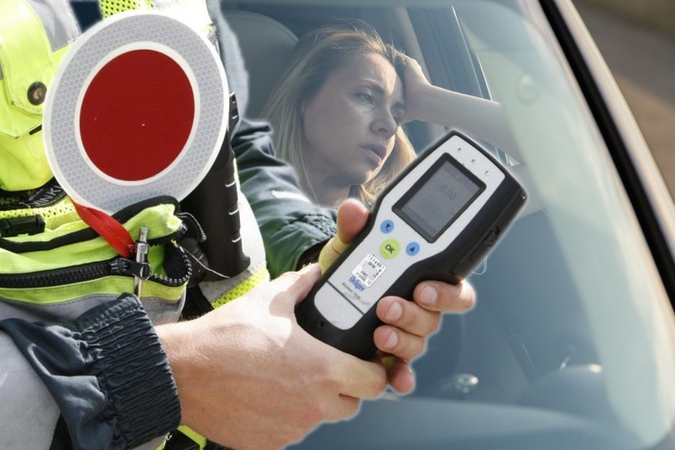 Prie „Mercedes-Benz“ vairo – visiškai girta Alytaus kalėjimo pareigūnė