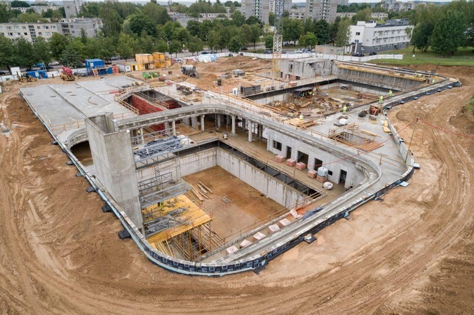 Paaiškėjo, kiek laiko vėluos Lazdynų baseino statybos 