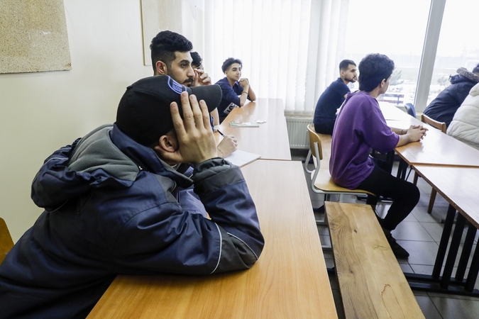 Lietuvių kalbos ir Konstitucijos pagrindų egzamino komisijos nariui – kaltinimai korupcija
