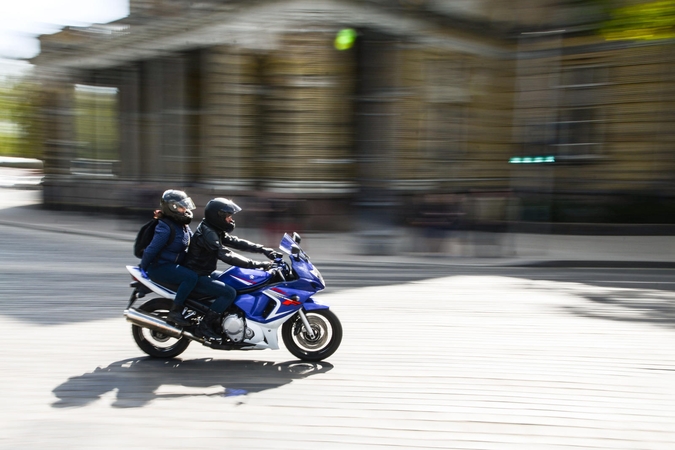 Panevėžietei atsitrenkus į motociklą nukentėjo du nepilnamečiai