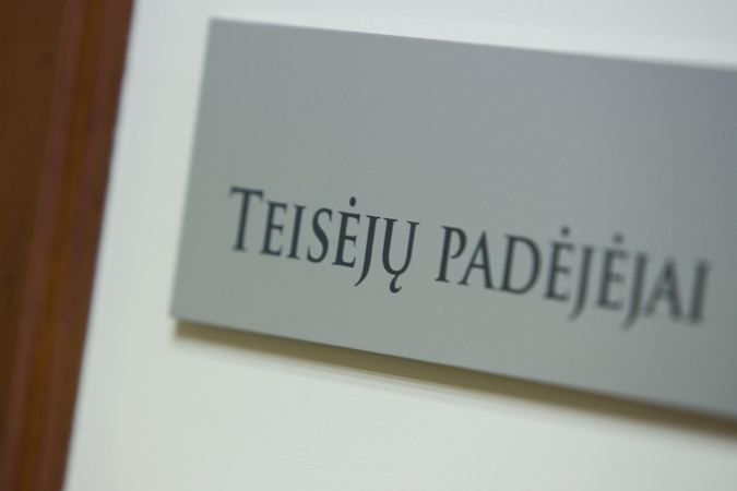 Darbo neteko girta buvusi Vilniaus teismo sekretorė