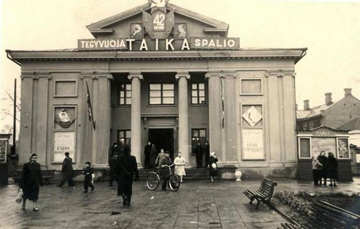  Stilius: šeštąjį dešimtmetį pastatyta "Taika" buvo tipiška ne tik dėl anuomet paplitusio pavadinimo, bet ir dėl tipinio projekto bei paskirties – kino teatras atliko kultūros centro funkcijas.