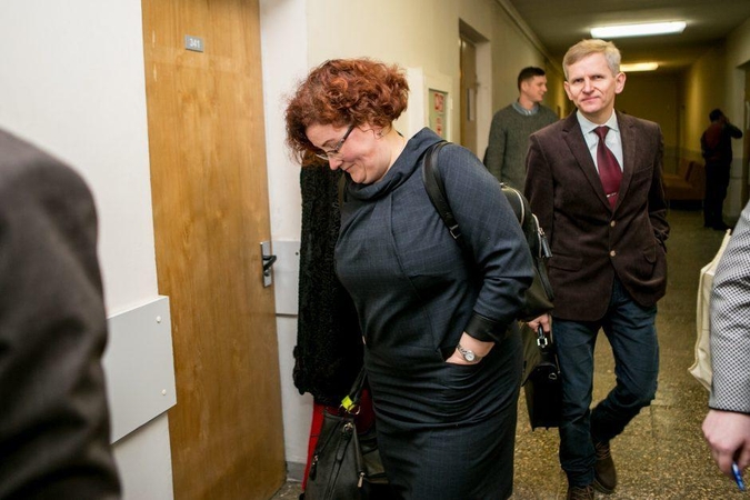 Pasipinigavimo iš gimdyvių byla: iš rankovių ištraukti namų darbų koziriai
