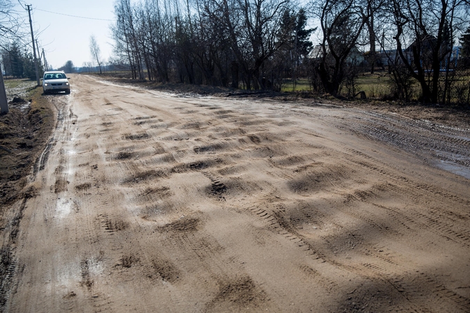 Vykstant į Garliavos Jonučių kapines – rizika pamesti ratus