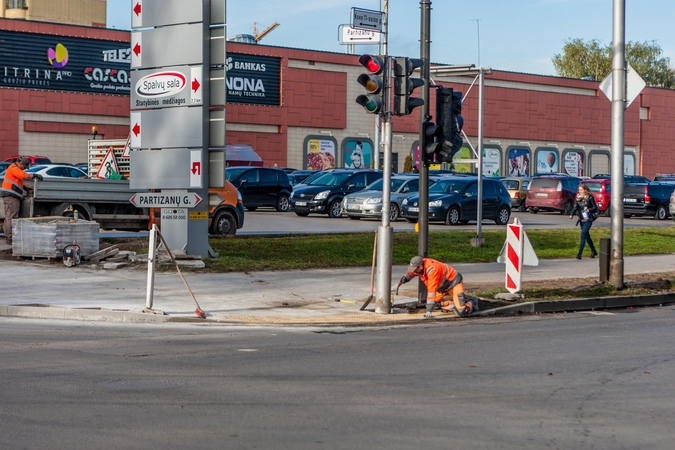 Apie tvarkomą sankryžą Kaune: vėl eilinė darbininkų arba savivaldybės „kliurka“