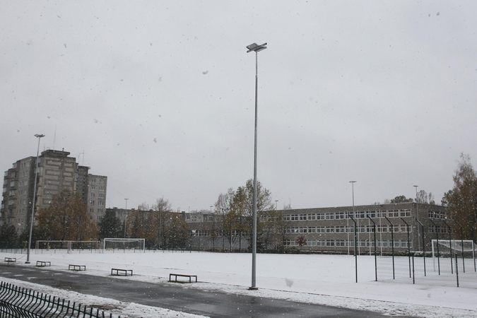 Laisvalaikis: apšvietimas stadione įjungiamas tada, kai juo naudojasi bendruomenė.