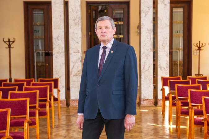 Kilmė: penkioliktus metus Kauno žemaičių kultūros draugijai vadovaujantis J.Vitkauskas didžiuojasi savo žemaitiškomis šaknimis.