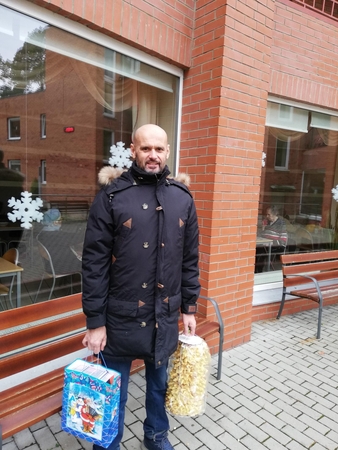 Vertybės: Panemunės senelių namus aplankęs G.Labanauskas primena, kad dalytis su kitais reikia ne vien dovanomis, bet ir dėmesiu, geru žodžiu, šypsena.