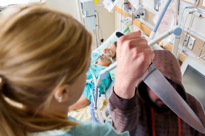 Aukštyn kojomis apsivertusi byla: recidyvistas įkalintas naktį namuose, į kuriuos nieko neįsileidžia