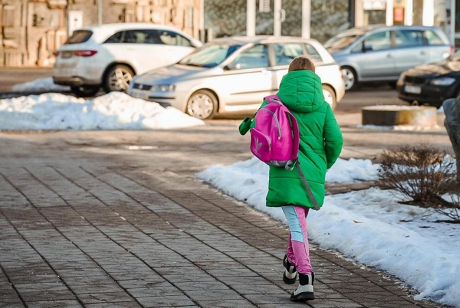 Po šalį sukrėtusio mergaitės pagrobimo: su vaiku – nuo durų iki durų