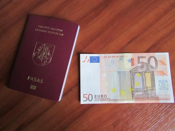 Nelegalius rūkalus gabenusiam lietuviui pasieniečių papirkti nepavyko