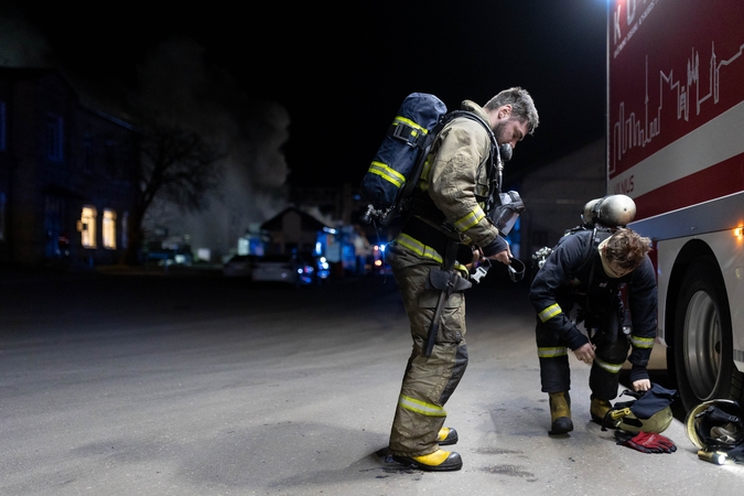 Policija aiškinasi, kas Vilniaus rajone padegė ūkinį pastatą