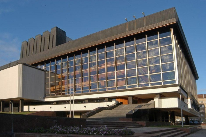 Dar penki operos teatro padalinių vadovai pažeidė įstatymą