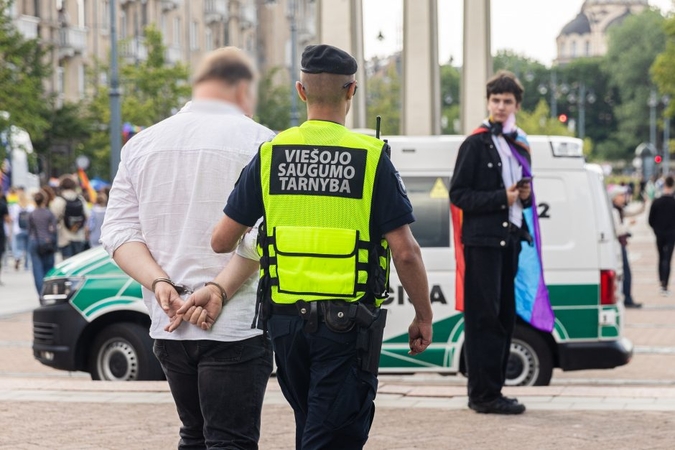 LGBTIQ vėliavą padegusiam vyrui – rimti nemalonumai