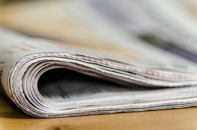 Dėl lažybų Baltarusijos žurnalistas suvalgė savo laikraštį