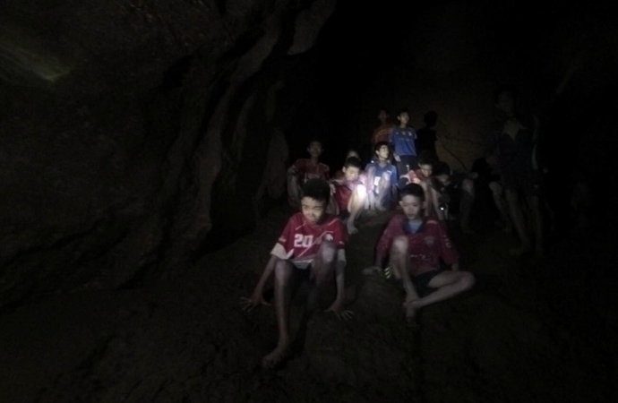 Tailando urve įstrigusius vaikus gali tekti gelbėti anksčiau nei planuota