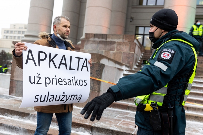 Šeimų sąjūdis teikia naujus reikalavimus – prašo leidimo mitingams prie katedros, rotušės