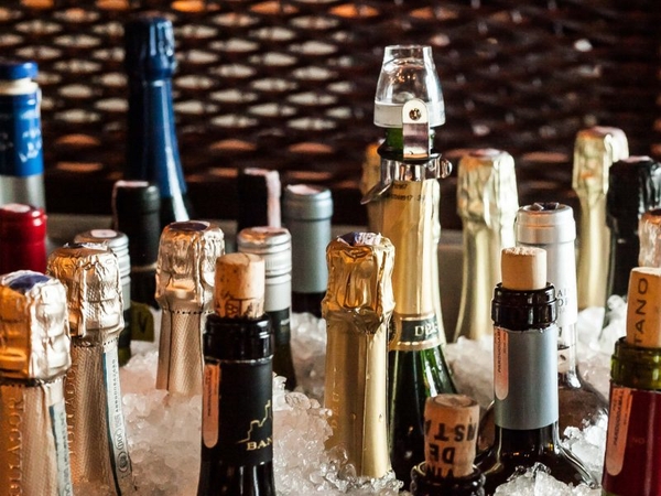 Dėl prekybos alkoholiu siūloma savivaldybėms suteikti daugiau teisių