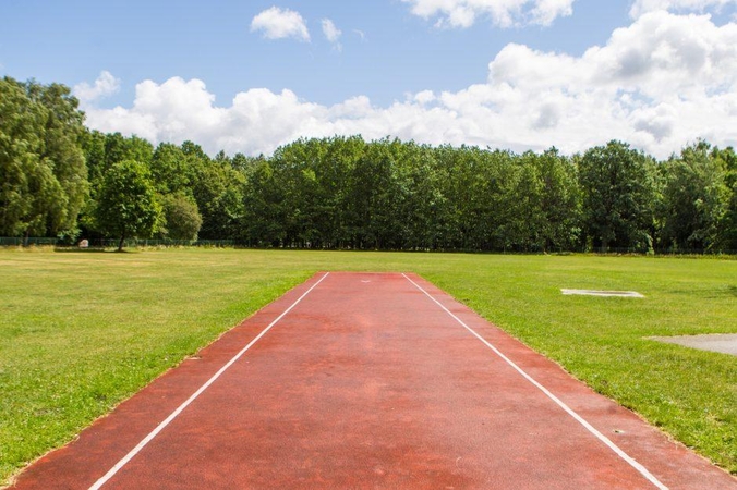 Kauno savivaldybė už 14 mln. eurų prie Ąžuolyno statys lengvosios atletikos maniežą