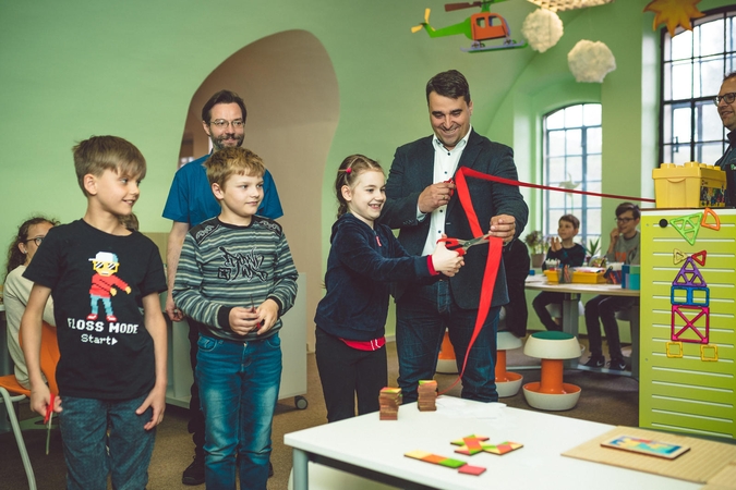 Inovatyvioje klasėje po sunkių ligų vaikai galės pasivyti praleistas pamokas