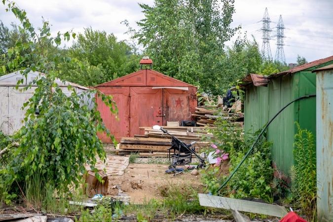 Vilniaus miesto savivaldybė pateikė keturis ieškinius dėl nelegalių metalinių garažų