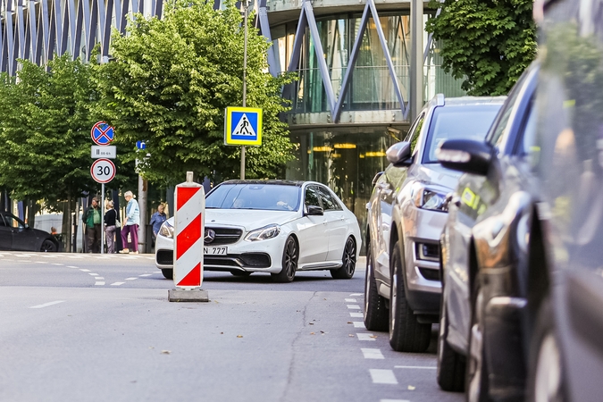 Netikėta kliūtis miesto centre kelia pavojų