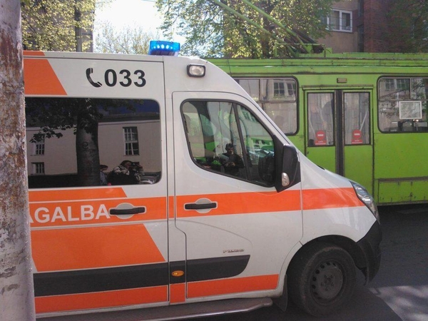 Po staigaus troleibuso vairuotojos manevro – į ligoninę