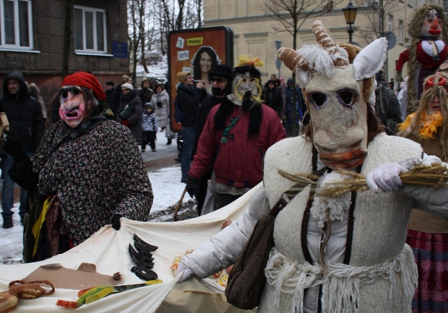 Kokios gi Užgavėnės be kaukėtų personažų?!