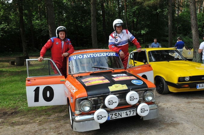 Istorinių automobilių ralio startas – Kėdainiuose