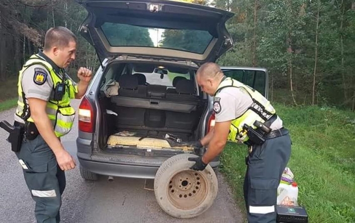 Vairuotoja dėkoja pareigūnams: lenkiuosi prieš šio ekipažo policininkus