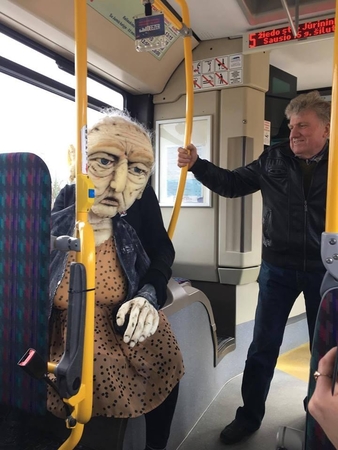Klaipėdiečius autobuse linksmino Valerija