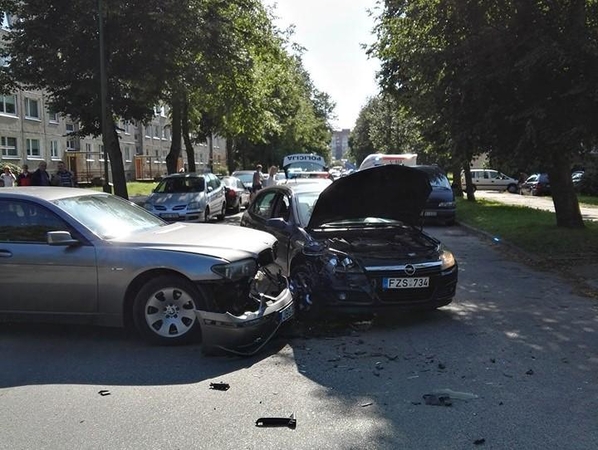 Klaipėdoje į avariją pateko policijos pareigūnai