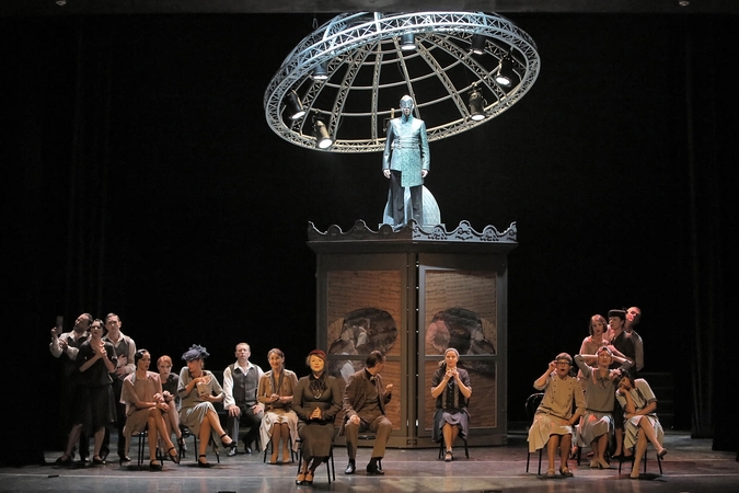 Scena iš I.Kalmano „Misterio X“ repeticijos Klaipėdos muzikiniame teatre.