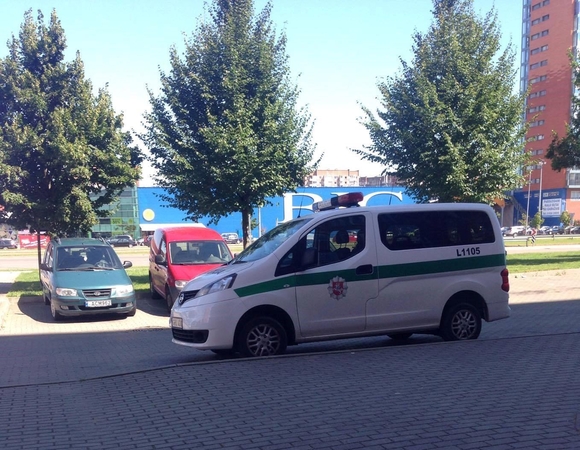 Laiptinėje Taikos prospekte – krauju plūstantis vyras
