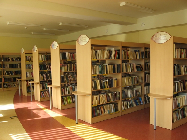 Bibliotekos fondai kas mėnesį papildomi naujomis knygomis.