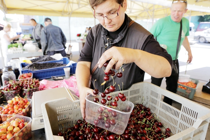 Kaina: šiuo metu už 100 g ispaniškų trešnių saujelę prekybininkai prašo nuo 1,5 iki 1,8 euro.