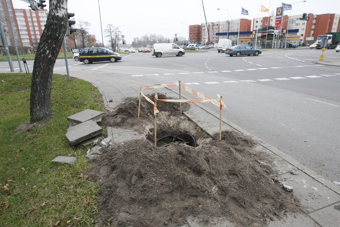 Pakeis P. Lideikio gatvėje nulinkusią atramą