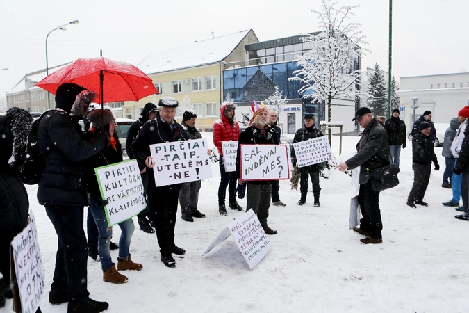 Veiksmai: policija aiškinosi, ar pirtininkų surengta protesto akcija buvo teisėta.