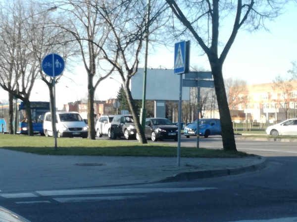 Taikos prospekte susidūrė keturi automobiliai