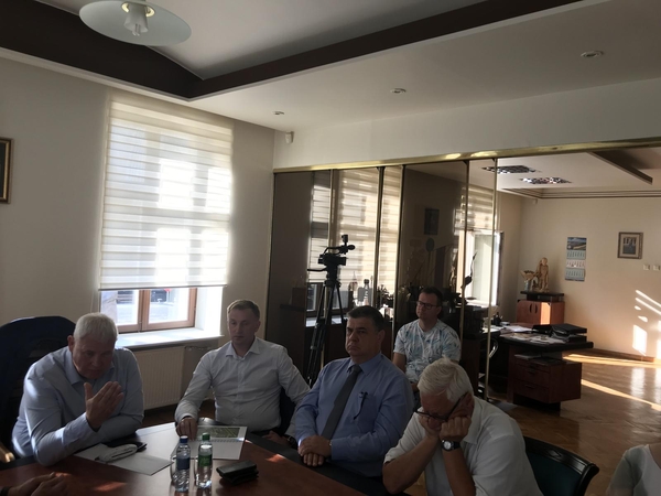 Susitiko: Dumpiuose veikiančių įmonių atstovai diskutavo, kaip klaipėdiečius išvaduoti nuo dvoko.